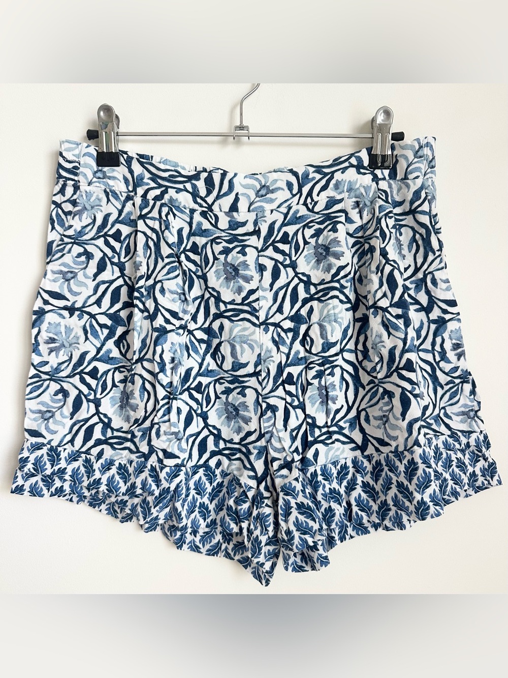 H&M Blue Floral Women’s Shorts - Lightweight Summer Style Size US 6